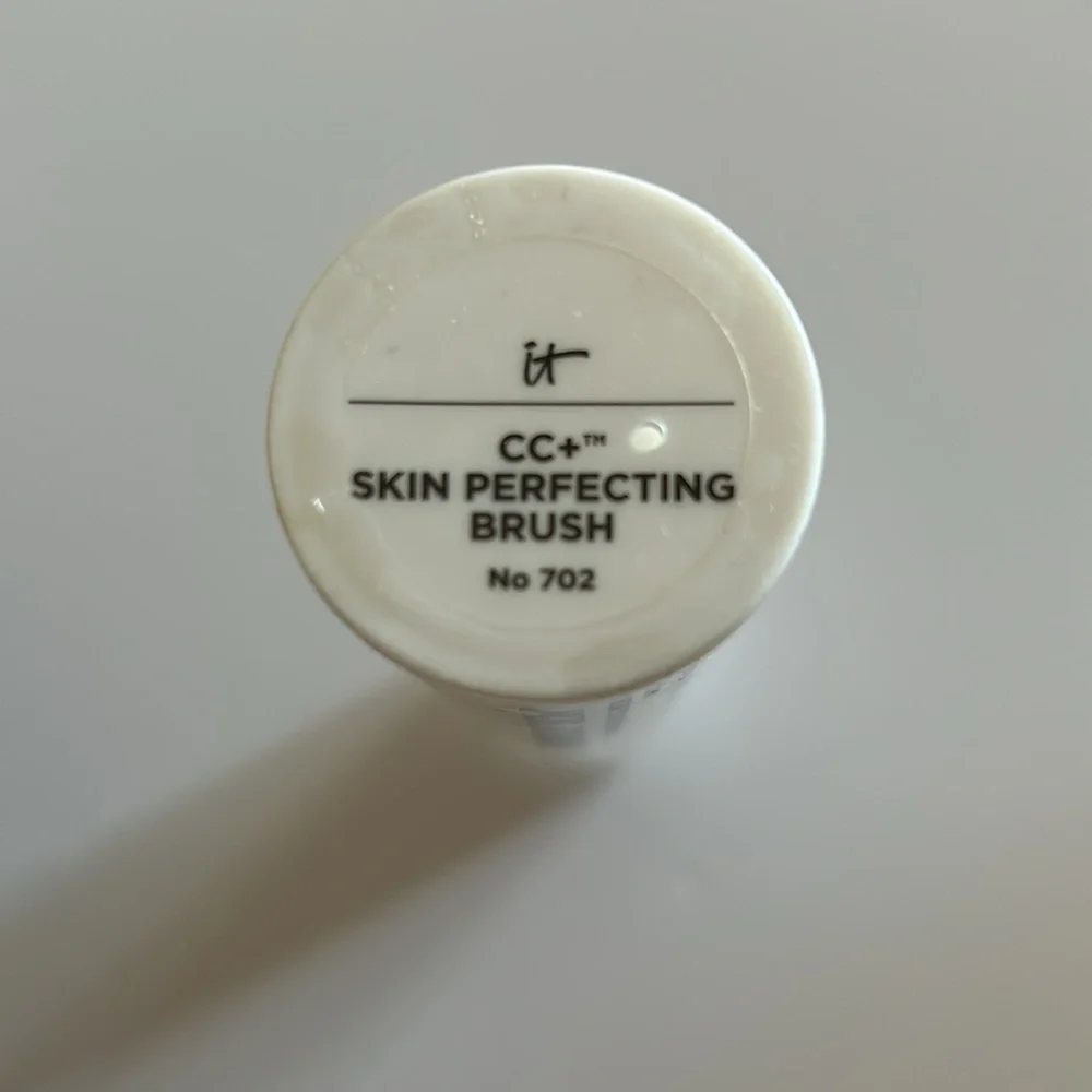It Cosmetics HEAVENLY SKIN CC+ SKIN-PERFECTING BRUSH #702 - SEALED.